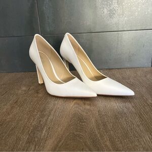 Michael Kors Women's Optic White Leather Amara Pump Size 8M